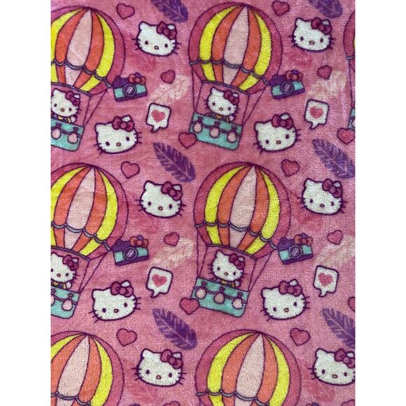 Hello Kitty Blanket - Picture 2 of 3